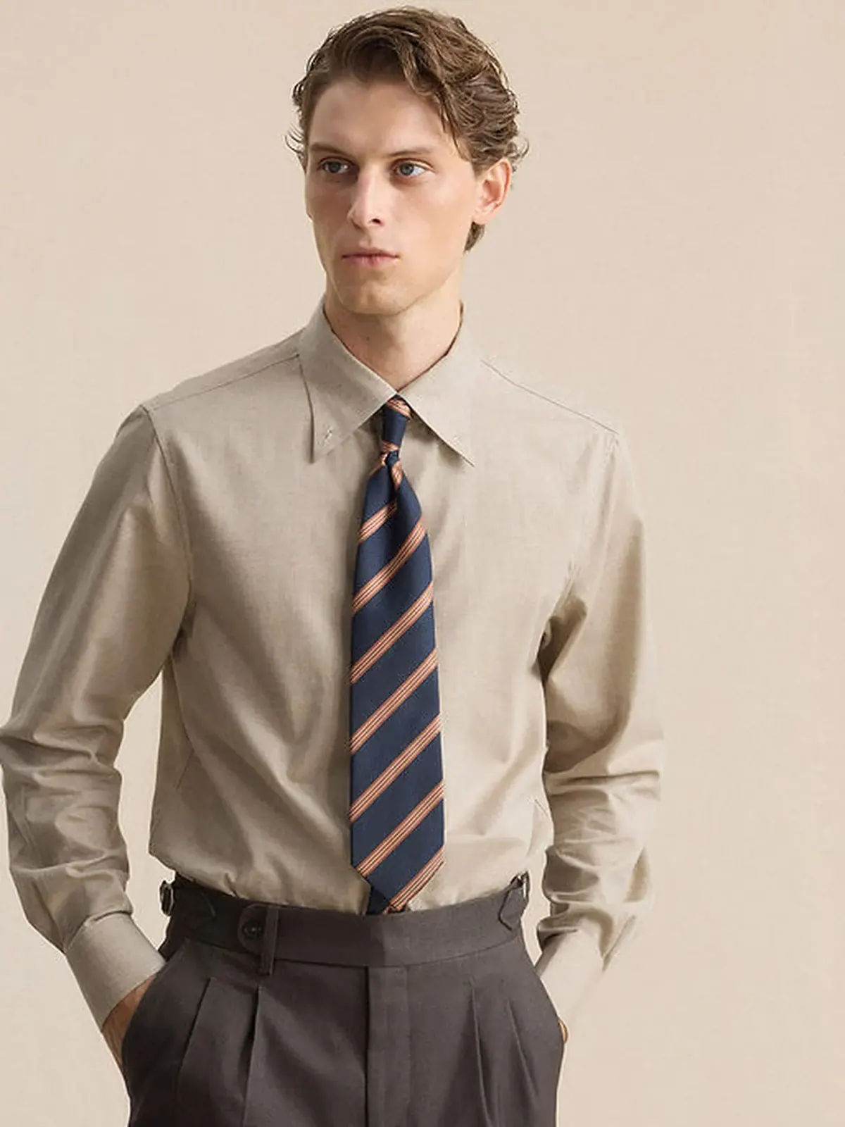 Сорочка SAVO из начёсанного хлопка с крупным воротником button-down, на модели 3